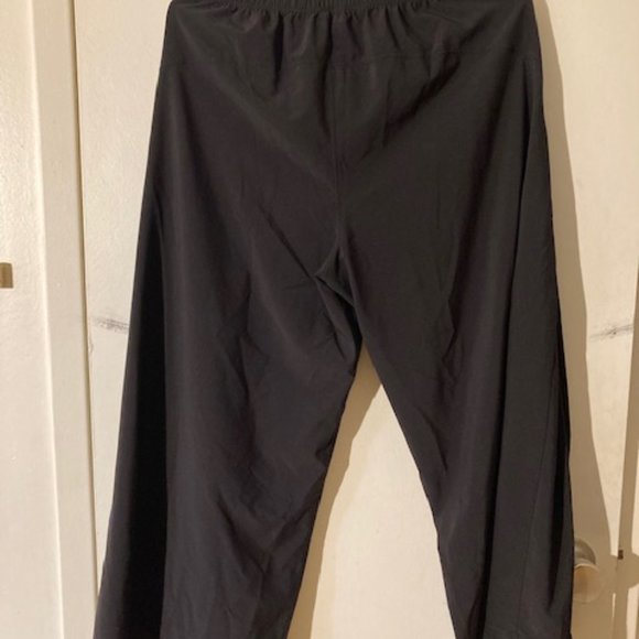 Lululemon Wanderer Culotte Size 6 in Blk - Picture 2 of 8
